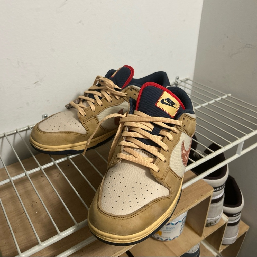 Nike Men's Beige and Blue Sneakers